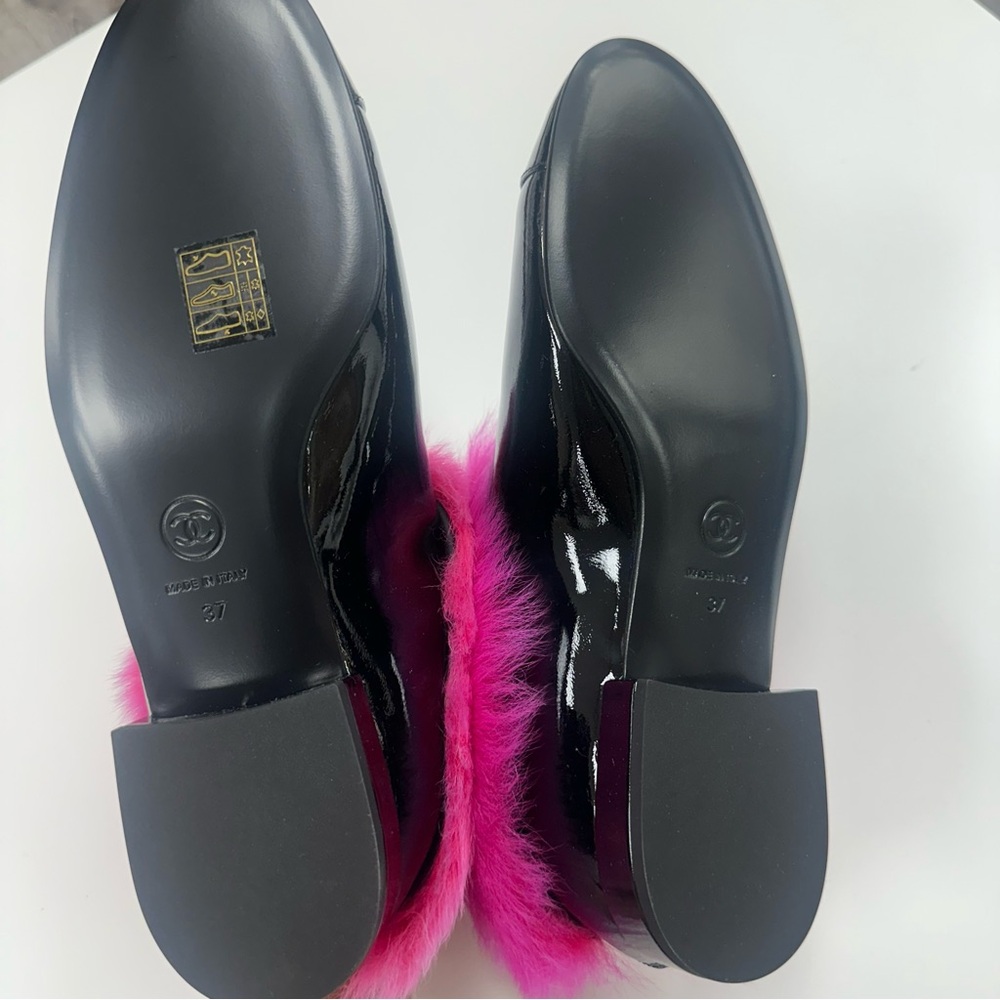CHANEL Patent Shearling Lambskin Cap Toe Short Boots in 
Black/Pink - Picture 6 of 9